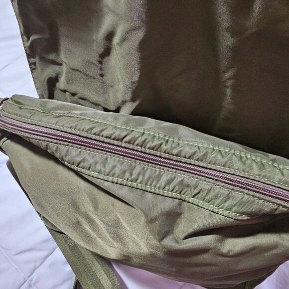 EUC LIKE NEW AUTHENTIC LONGCHAMP GREEN NYLON CROSSBODY BAG MEDIUM - Picture 13 of 16